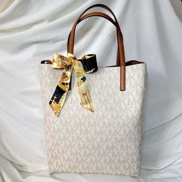 Michael Kors Handbags - Michael Kors Large Hayley Leather Tote w/ COA, NWOT, Non~Smoking Home $250 New